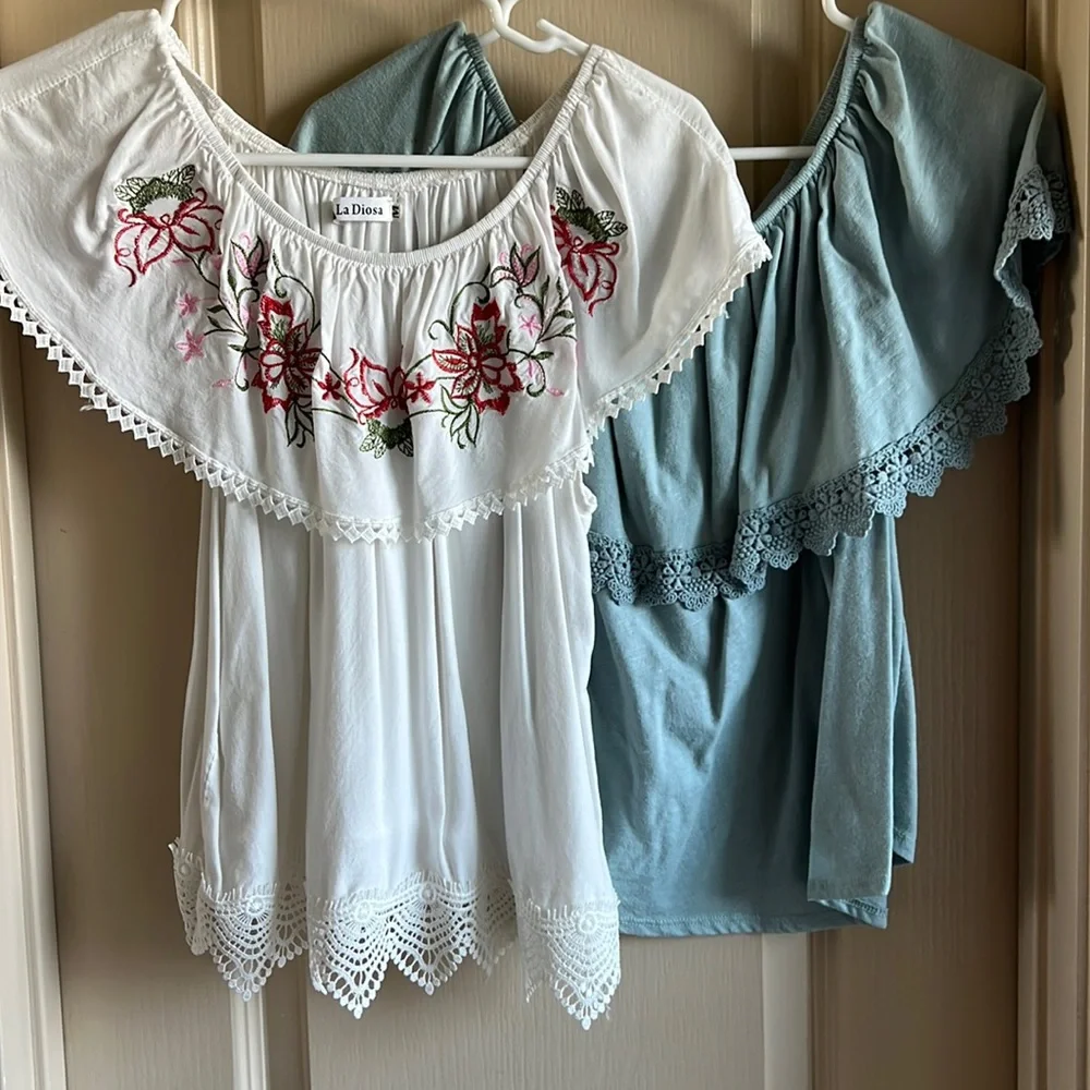 Beautiful tops - Picture 1 of 3